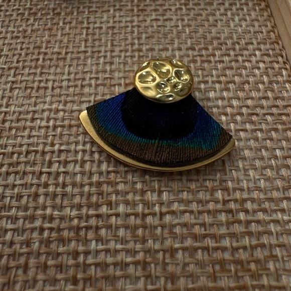 Brackish Aly feather fan earrings - Picture 5 of 5